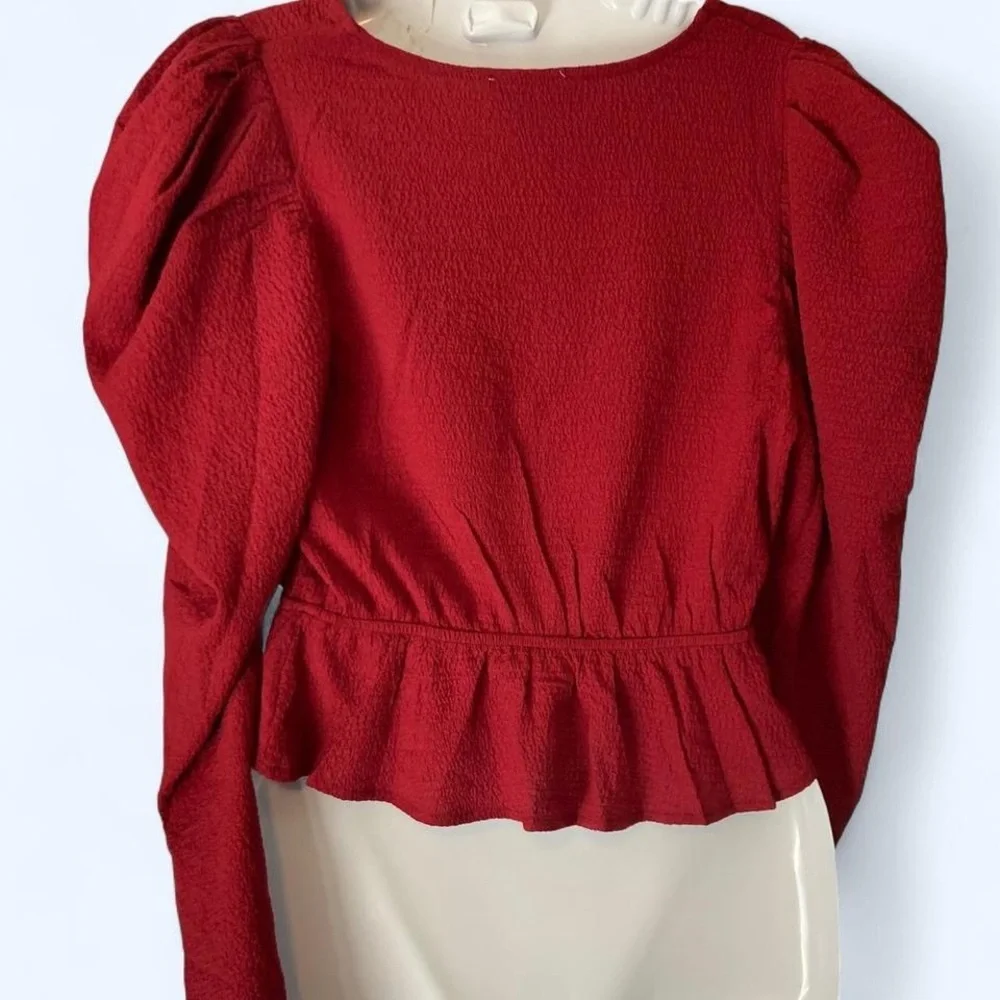 &Merci burgundy cropped blouse with tie detail and puffy shoulders NWT S
